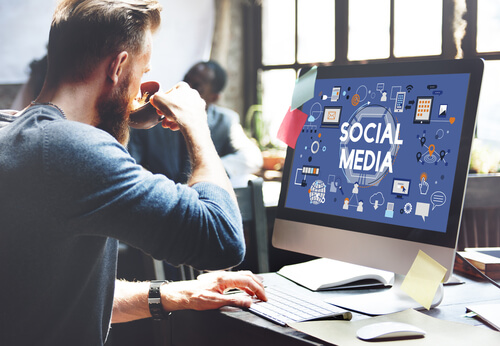 shutterstock_381680653 make money online social media